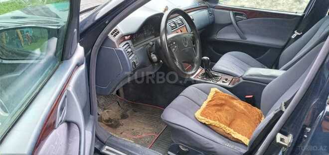 Mercedes E 220 2001, 520,500 km - 2.2 l - Balakən