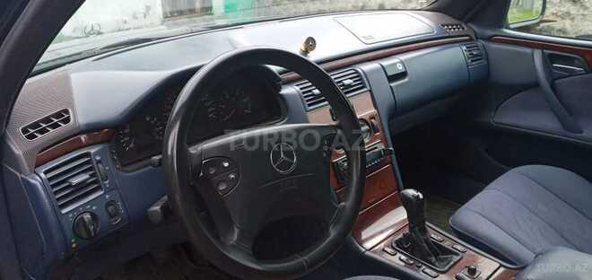 Mercedes E 220 2001, 520,500 km - 2.2 l - Balakən