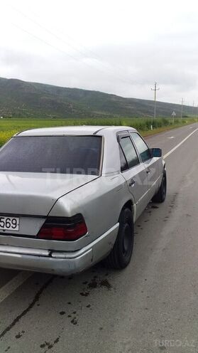 Mercedes E 250 1989, 470,000 km - 2.5 l - İsmayıllı