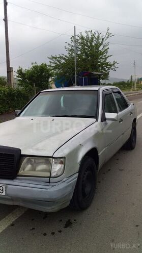 Mercedes E 250 1989, 470,000 km - 2.5 l - İsmayıllı