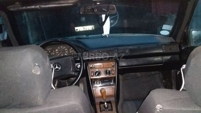 Mercedes E 250 1989, 470,000 km - 2.5 l - İsmayıllı