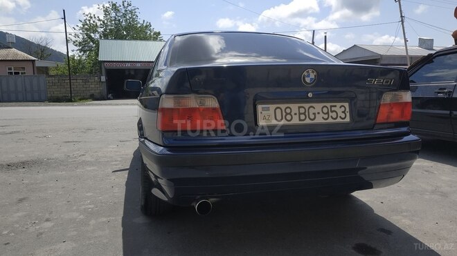 BMW 320 1994, 318,000 km - 2.0 л - Zaqatala