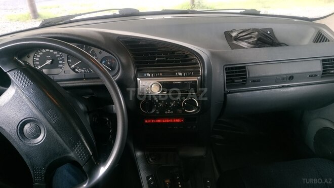 BMW 320 1994, 318,000 km - 2.0 л - Zaqatala