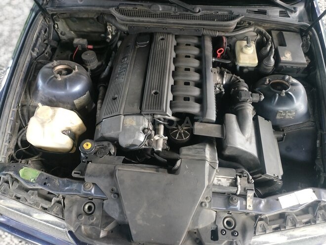 BMW 320 1994, 318,000 km - 2.0 л - Zaqatala