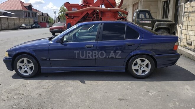 BMW 320 1994, 318,000 km - 2.0 л - Zaqatala