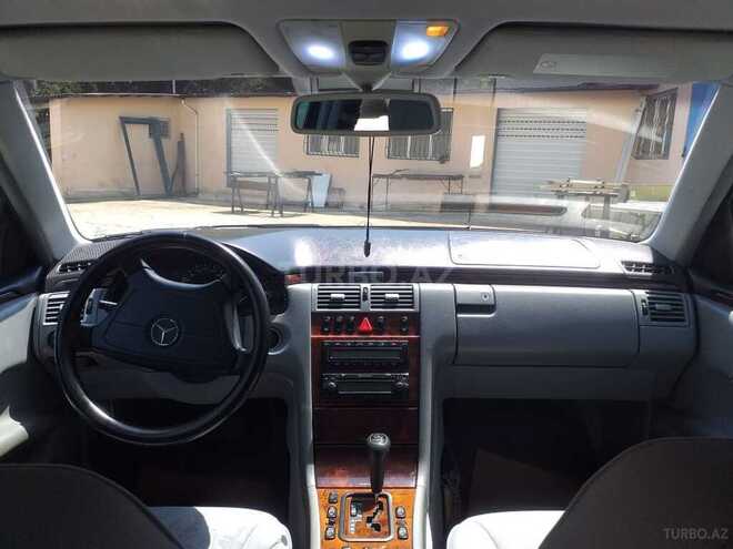 Mercedes E 240 1999, 270,000 km - 2.6 l - Bakı