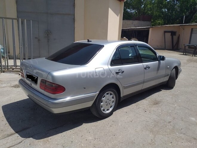 Mercedes E 240 1999, 270,000 km - 2.6 l - Bakı