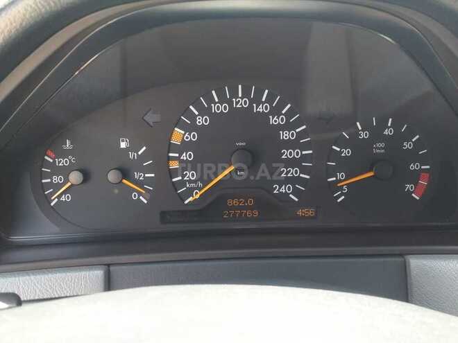 Mercedes E 240 1999, 270,000 km - 2.6 l - Bakı