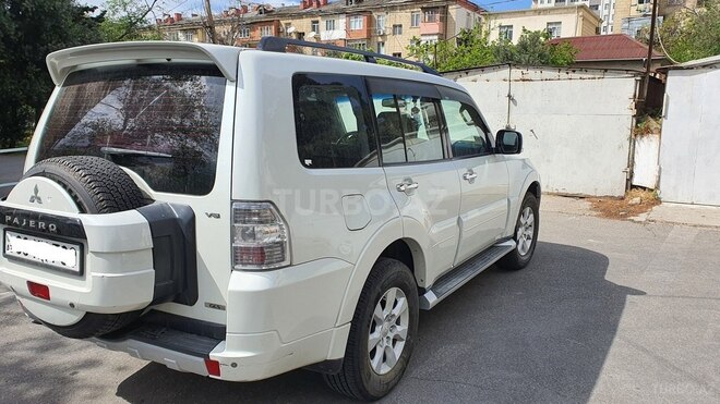 Mitsubishi Pajero 2010, 176,000 km - 3.5 л - Bakı