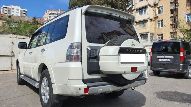 Mitsubishi Pajero 2010, 176,000 km - 3.5 л - Bakı