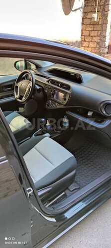 Toyota Prius C 2013, 190,000 km - 1.5 л - Bakı