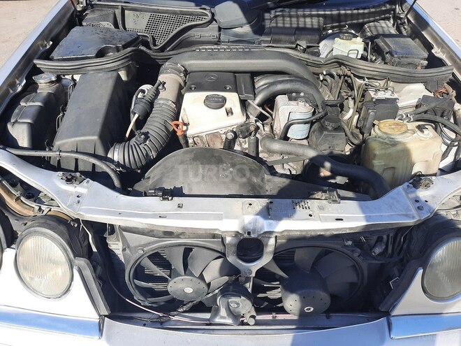 Mercedes E 220 1998, 467,652 km - 2.2 l - Bakı