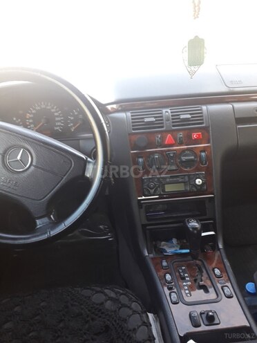 Mercedes E 240 1999, 212,650 km - 2.4 l - Bakı