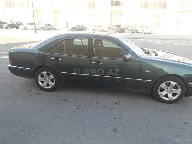 Mercedes E 240 1999, 212,650 km - 2.4 l - Bakı
