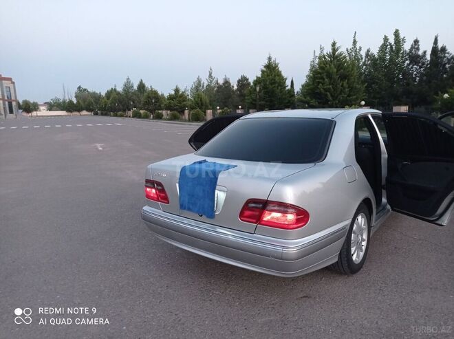 Mercedes E 240 2001, 240,000 km - 2.6 l - Sabirabad