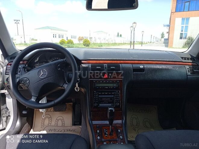 Mercedes E 240 2001, 240,000 km - 2.6 l - Sabirabad