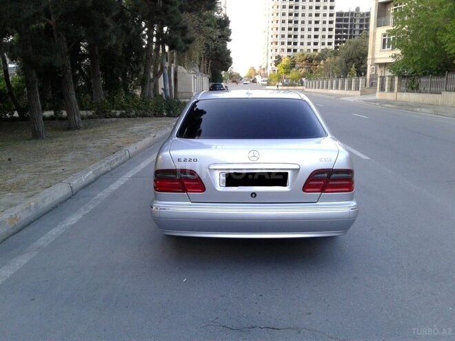 Mercedes E 220 2000, 227,000 km - 2.2 л - Bakı