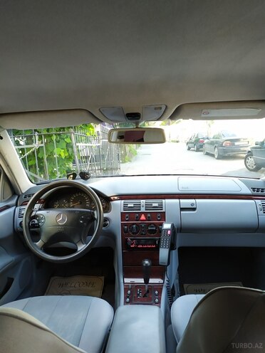 Mercedes E 240 1999, 212,119 km - 2.4 l - Şəki
