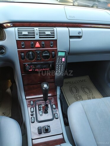 Mercedes E 240 1999, 212,119 km - 2.4 l - Şəki