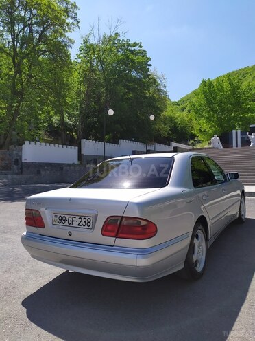 Mercedes E 240 1999, 212,119 km - 2.4 l - Şəki