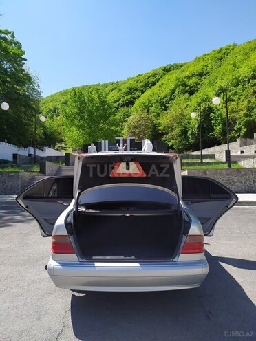 Mercedes E 240 1999, 212,119 km - 2.4 l - Şəki