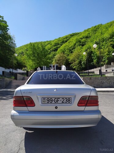 Mercedes E 240 1999, 212,119 km - 2.4 l - Şəki