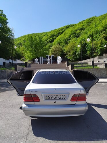 Mercedes E 240 1999, 212,119 km - 2.4 l - Şəki