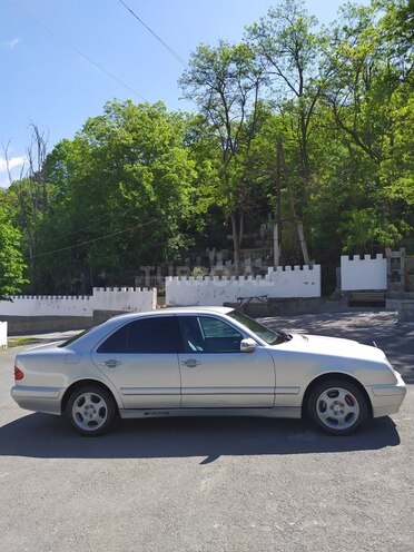 Mercedes E 240 1999, 212,119 km - 2.4 l - Şəki