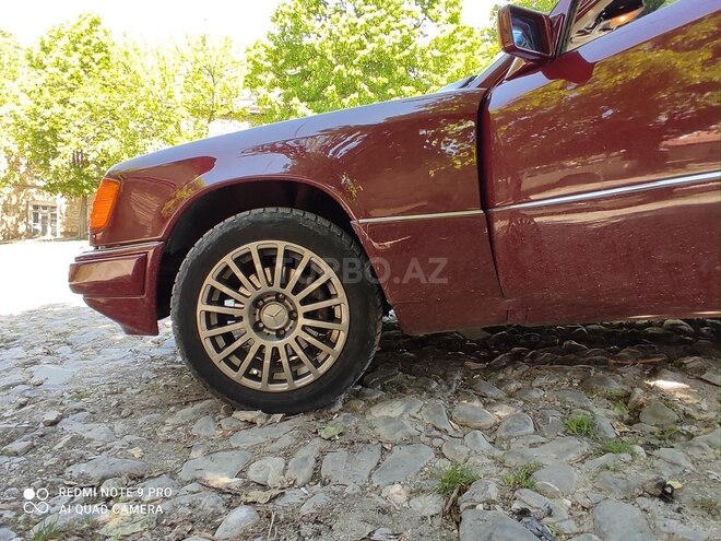 Mercedes E 250 1991, 256,000 km - 2.5 l - Şəki