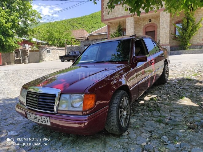 Mercedes E 250 1991, 256,000 km - 2.5 l - Şəki