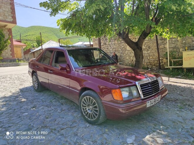 Mercedes E 250 1991, 256,000 km - 2.5 l - Şəki