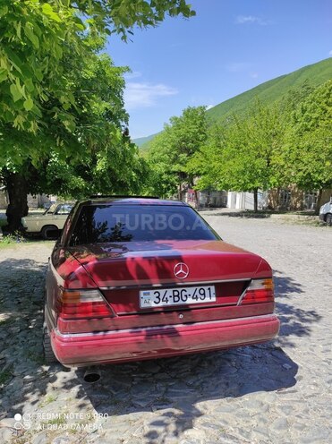 Mercedes E 250 1991, 256,000 km - 2.5 l - Şəki