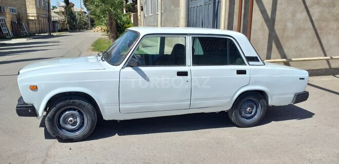 LADA (VAZ) 2107 1984, 100,000 km - 1.6 l - Salyan