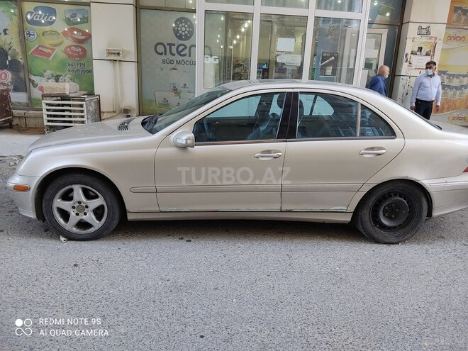 Mercedes C 320 2000, 300,000 km - 3.2 l - Bakı
