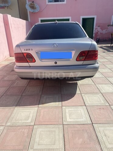 Mercedes E 220 1999, 327,000 km - 2.2 l - Sumqayıt