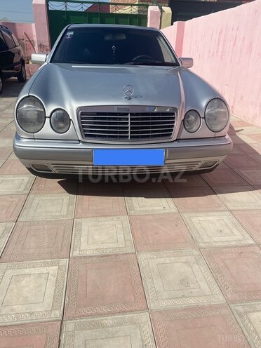 Mercedes E 220 1999, 327,000 km - 2.2 l - Sumqayıt