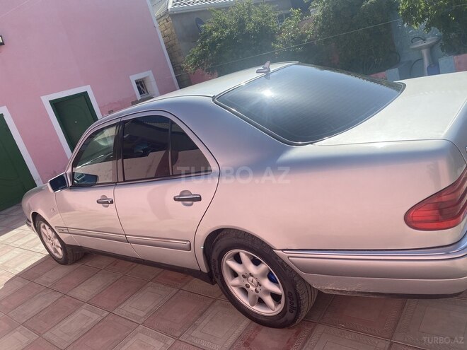 Mercedes E 220 1999, 327,000 km - 2.2 l - Sumqayıt