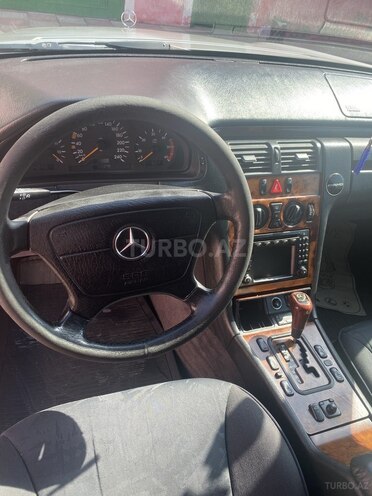 Mercedes E 220 1999, 327,000 km - 2.2 l - Sumqayıt