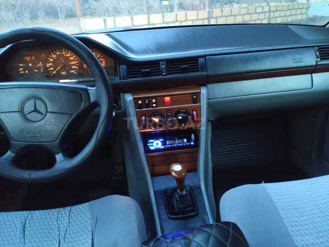 Mercedes E 220 1993, 327,000 km - 2.2 л - Goranboy