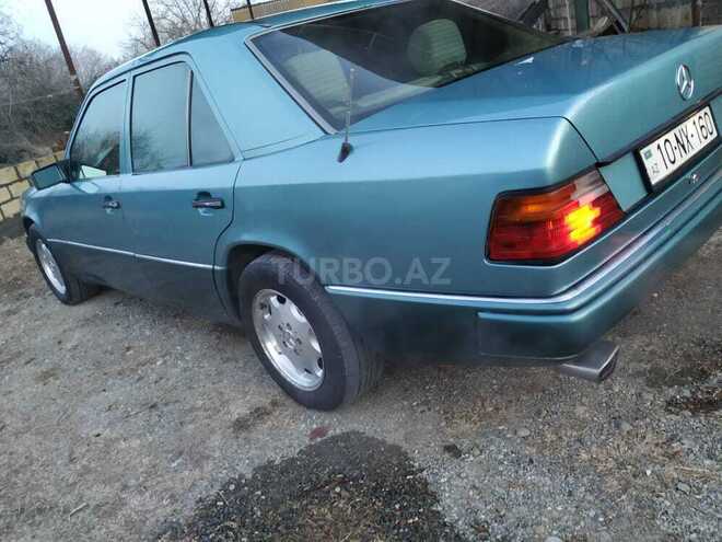 Mercedes E 220 1993, 327,000 km - 2.2 л - Goranboy