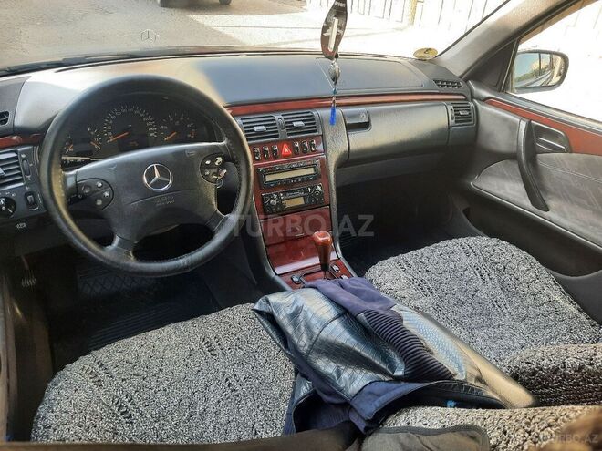 Mercedes E 270 2001, 241,000 km - 2.7 л - Bakı