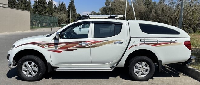 Mitsubishi L200 2015, 127,000 km - 2.5 l - Bakı