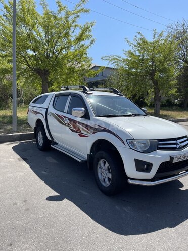 Mitsubishi L200 2015, 127,000 km - 2.5 l - Bakı