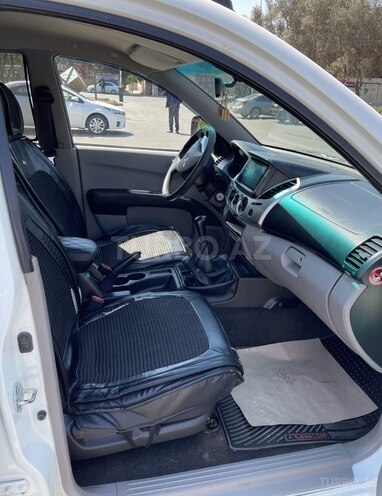 Mitsubishi L200 2015, 127,000 km - 2.5 l - Bakı