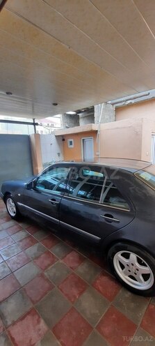 Mercedes E 230 1996, 383,000 km - 2.3 l - Bakı