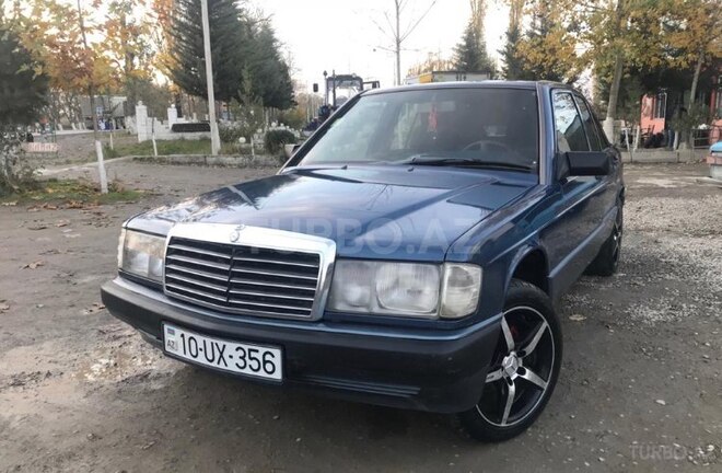 Mercedes 190 1990, 300,000 km - 2.0 l - Quba