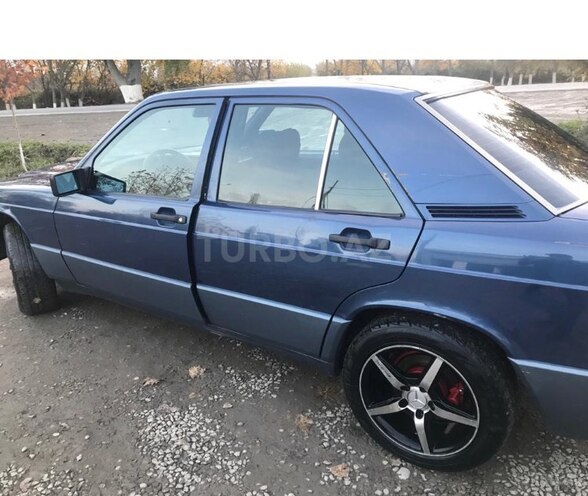 Mercedes 190 1990, 300,000 km - 2.0 l - Quba