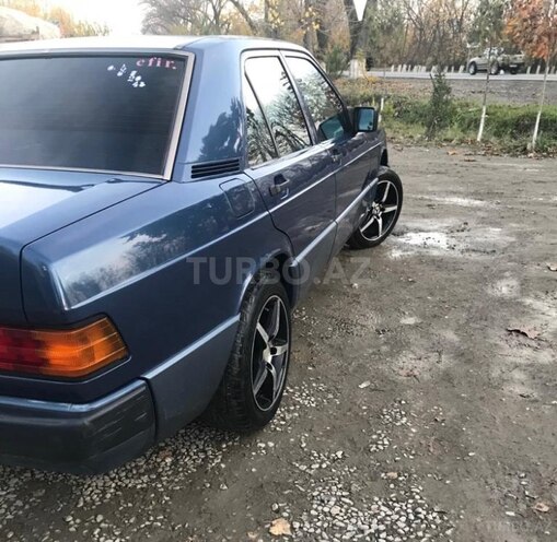 Mercedes 190 1990, 300,000 km - 2.0 l - Quba