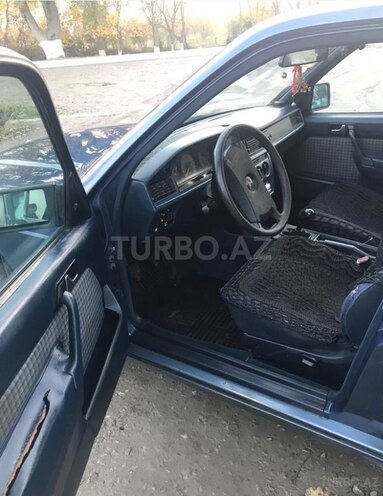 Mercedes 190 1990, 300,000 km - 2.0 l - Quba