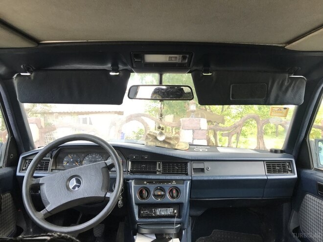 Mercedes 190 1990, 300,000 km - 2.0 l - Quba